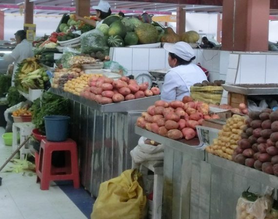 Marktstand mit Kartoffeln