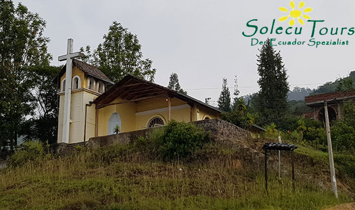 gelbe Kirche auf dem Vulkan Ilaló gelbe Kirche auf dem Vulkan Ilaló