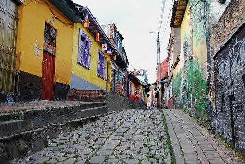 Bogota bunte Häuser in Gasse