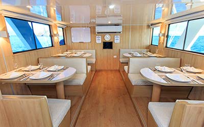 Speisesaal der Galapagos Yacht Aqua