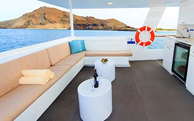 Oberdeck außen Lounge der Tauchyacht Aqua