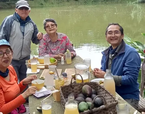 Team in Quito bei der Verkostung der Feldfrüchte auf der Hacienda Verde