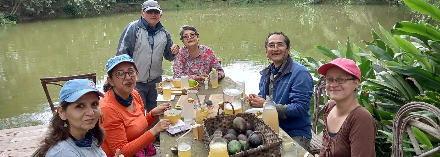 Team in Quito bei der Verkostung der Feldfrüchte auf der Hacienda Verde