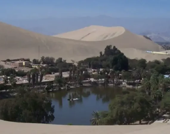 die Wüstenoase Huacachina in der peruanischen Küstenregion