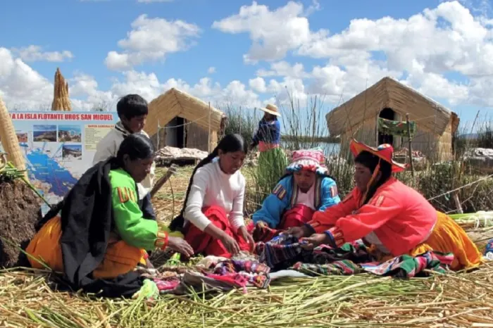 Frauen auf Uros