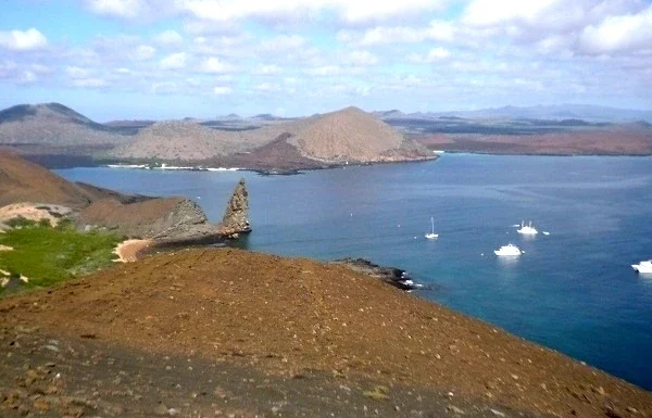 Aussichtspunkt-Bartolomé Blick vom Aussichtspunkt auf Bartolomé