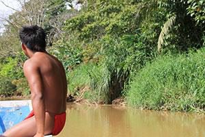 Embera auf Boot