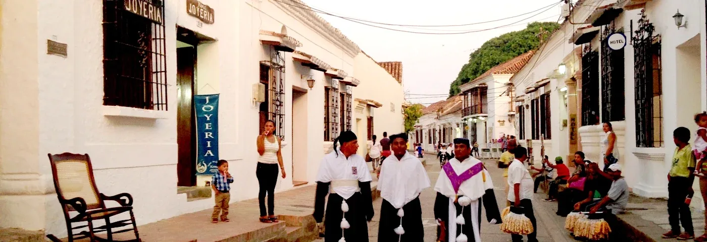 traditionelle kleidung mompox banner