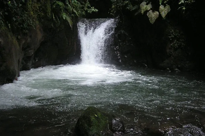 wasserfall santa lucia nebelwald ecuador