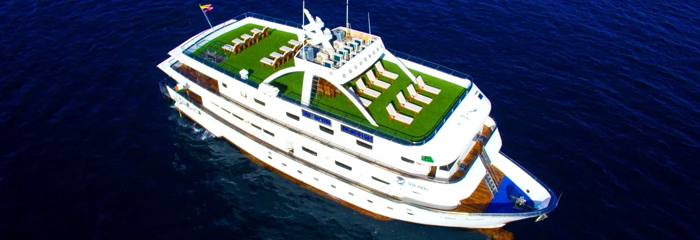 yacht solaris von oben galapagos banner